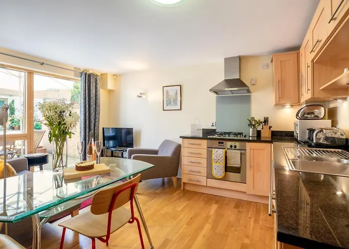 10 Summerhouse Mews